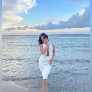 Elegant White Sleeveless Dress bodycon midi dress small